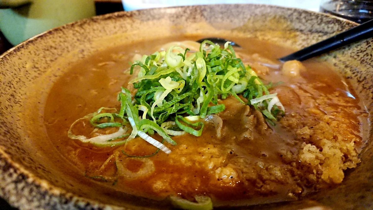 梅田 駅前第4ビルの 徳正 甘辛いカレーうどんがたまらん 関西まいにちカフェ日記