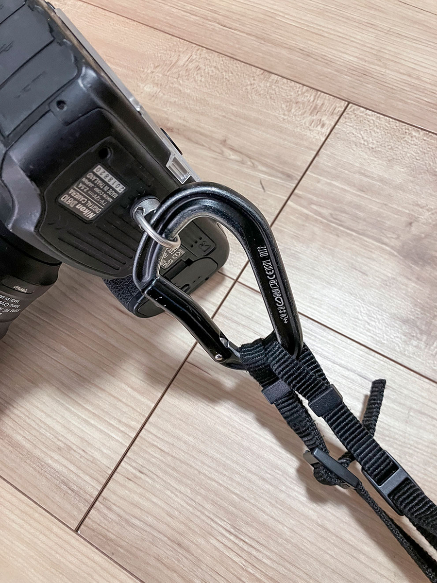 Dリング＋カラビナ＋ストラップ取り付け例の写真
