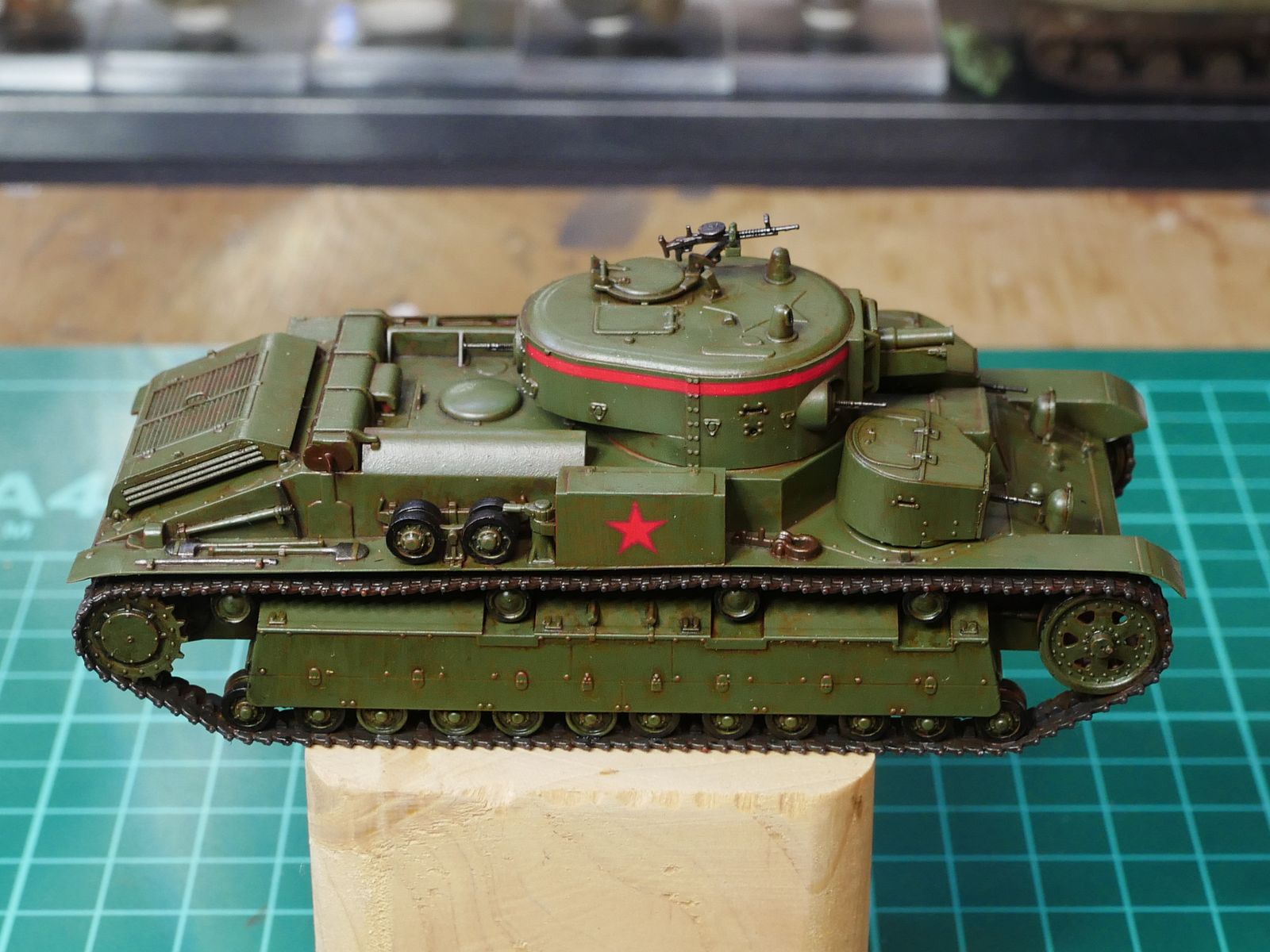 多砲塔】トランぺッター 1/72 T-28 中戦車を作る その1 - メモって分析