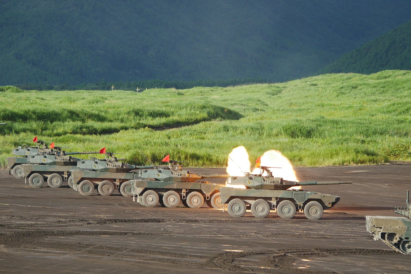 自衛隊戦車色を比較してみる(VICカラー、タミヤ、Mr.カラー
