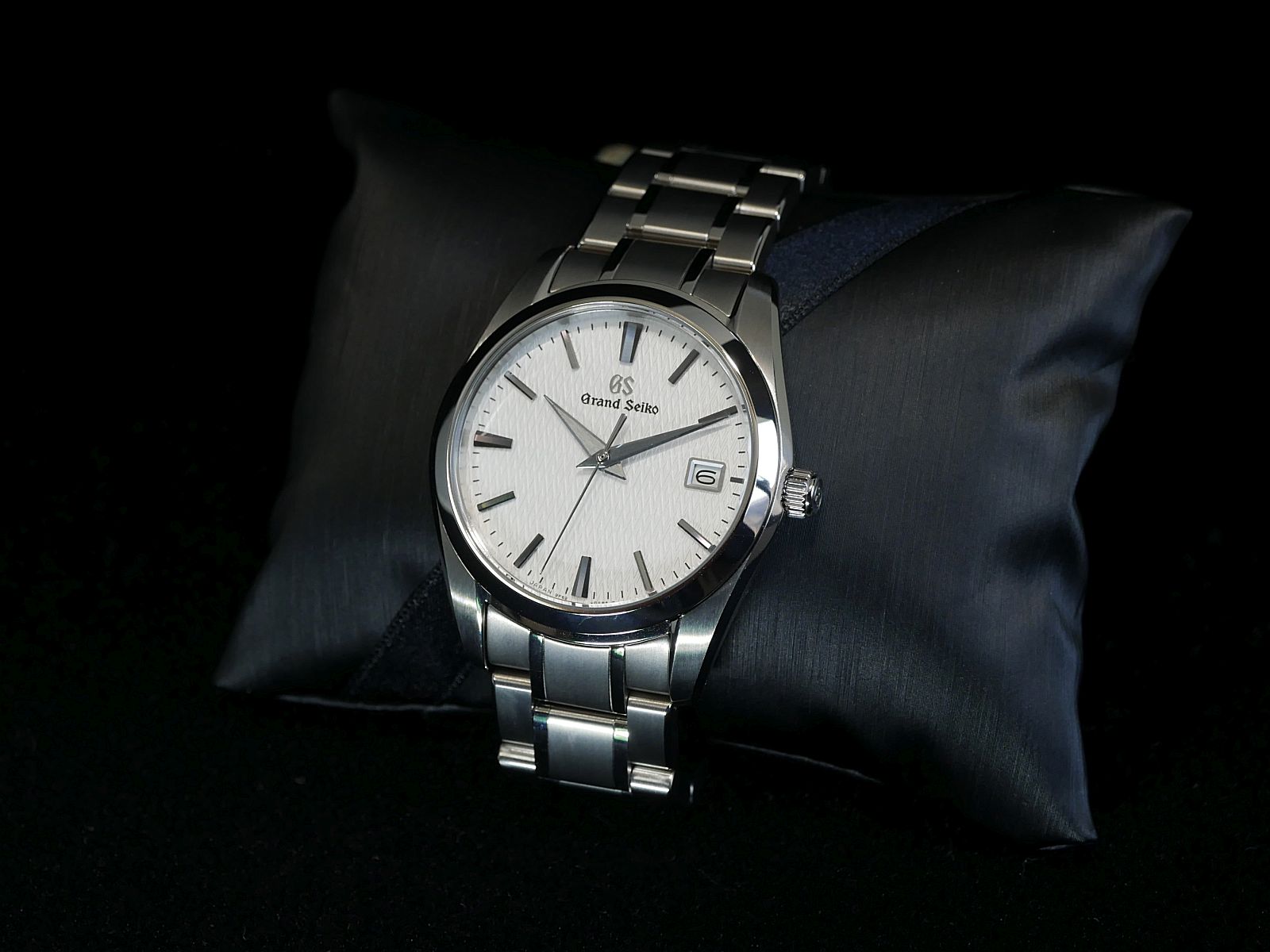 グランドセイコー SBGX267 を買った話【購入調査編】 - メモって分析