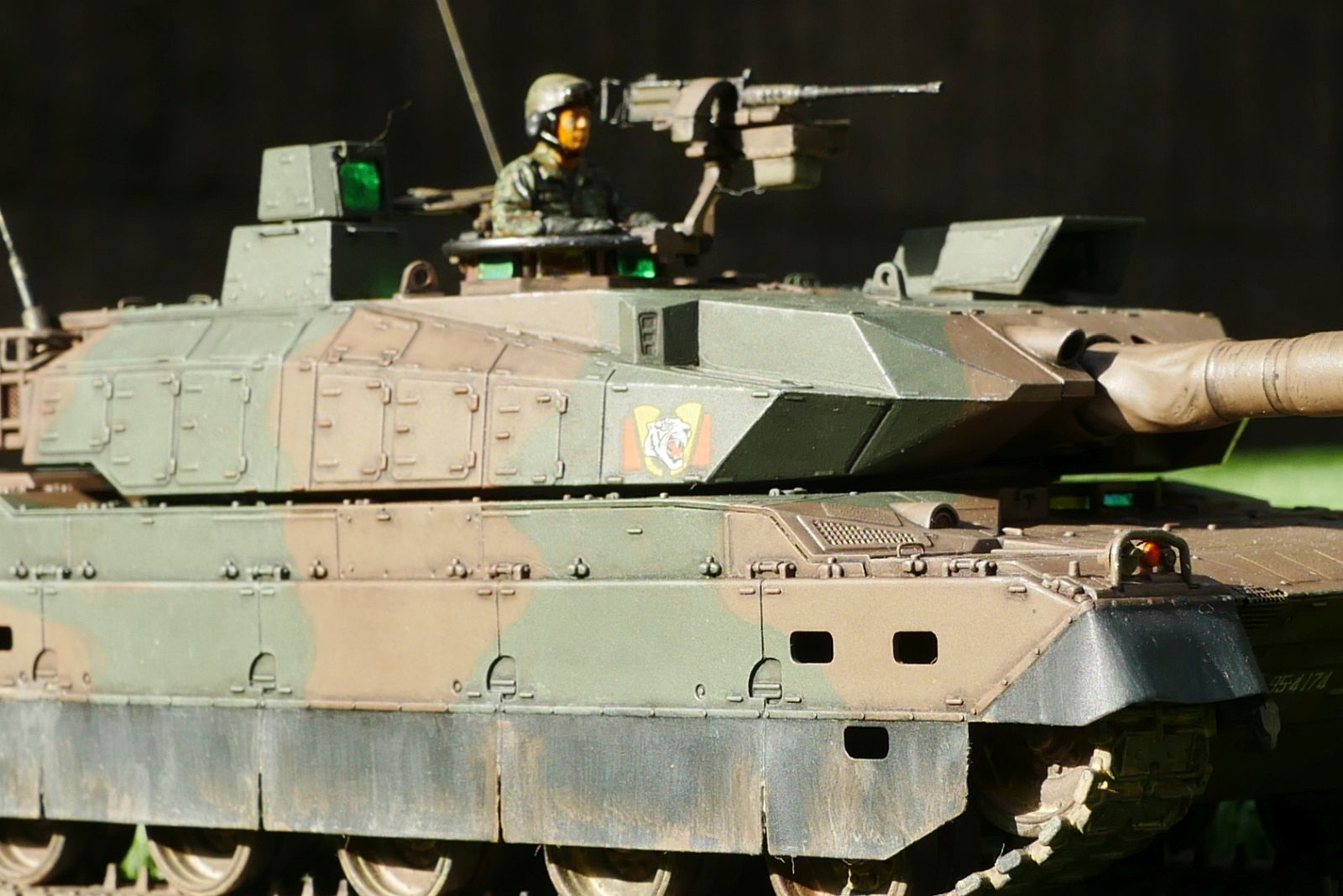 タミヤ 1/48 10式戦車 をエッチングパーツを追加して作る - メモって