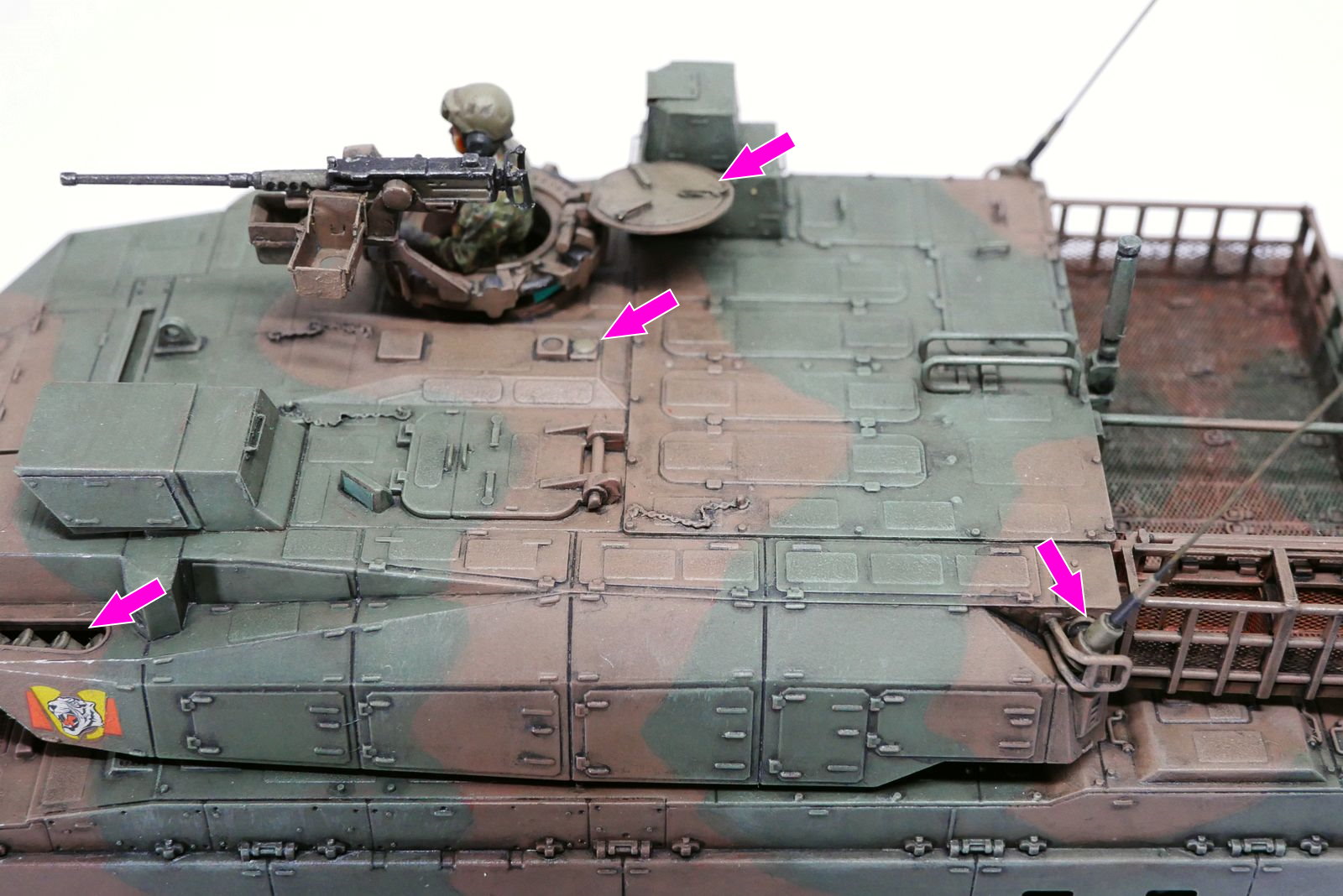 タミヤ 1/48 10式戦車 をエッチングパーツを追加して作る その2