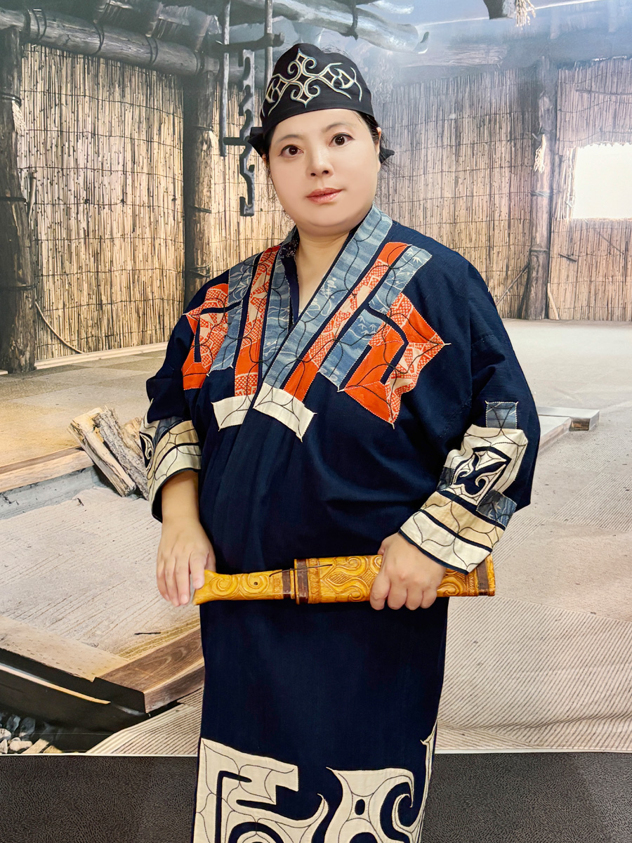 札幌市アイヌ文化交流センターさんにてアイヌ民族衣装の衣装体験をする