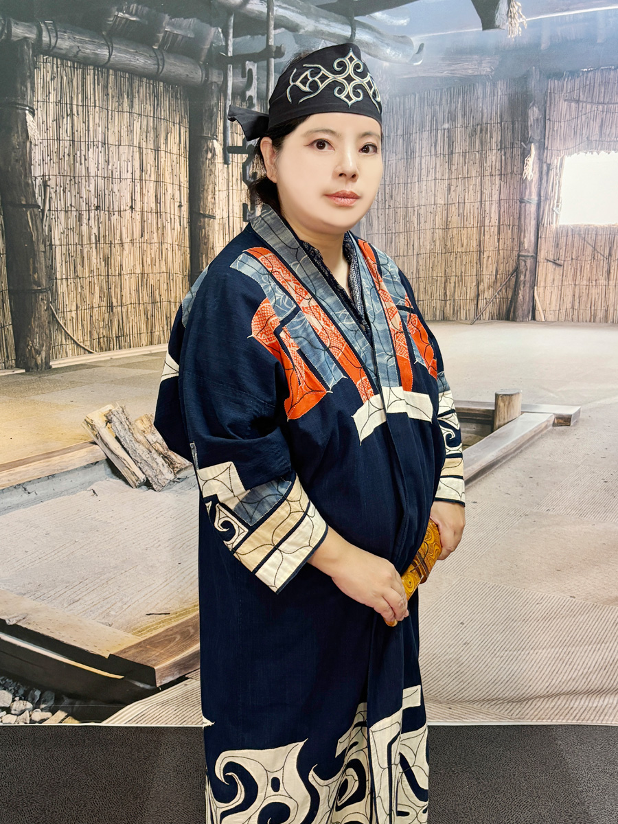 アイヌ民族衣装 着物 札幌市アイヌ文化交流センターさんにてアイヌ民族衣装の衣装体験をする