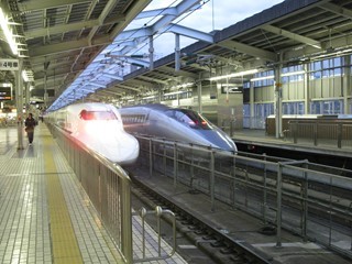 700系のぞみと500系こだま(新大阪)