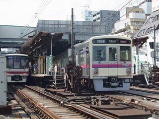 調布構内(1・2番停車中)