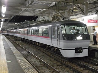 西武10000系10101F拝島特急回送萩山停車