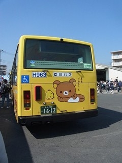 立川バス　西工＋三菱AP(リラックマバス新1号車)