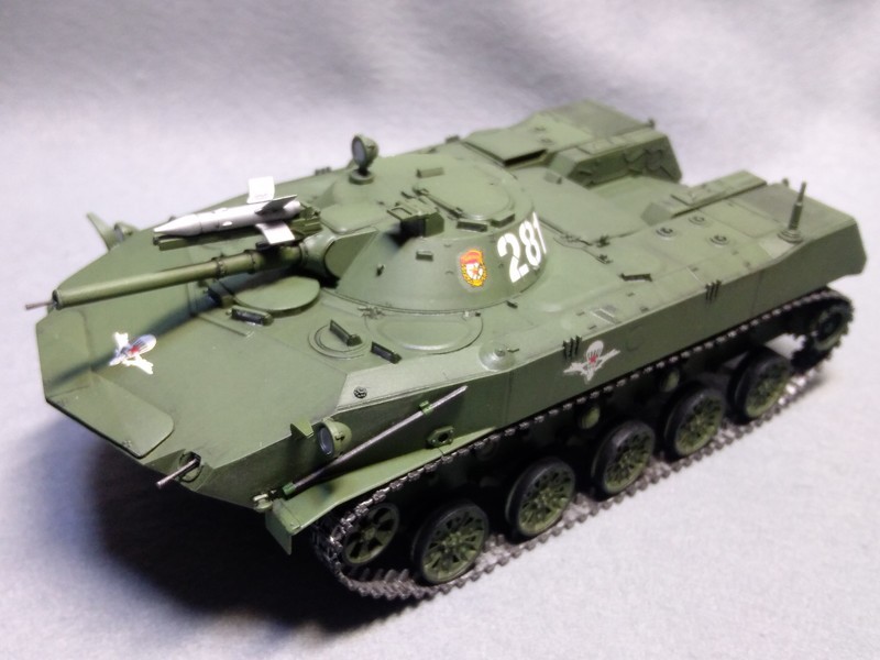 ズベズダ 1/35 BMD-1 式典塗装 完成 - 日々常々悪戦苦闘 本に