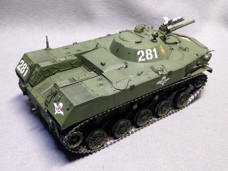 ズベズダ　1/35 BMD-2 完成品　装甲車　戦車　模型　ウクライナ ズベズダ 1/35 BMD-2 完成品 装甲車 戦車 模型 ウクライナ