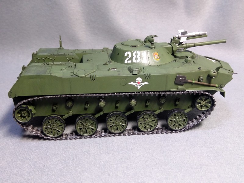 ズベズダ 1/35 BMD-1 式典塗装 完成 - 日々常々悪戦苦闘 本に模型に