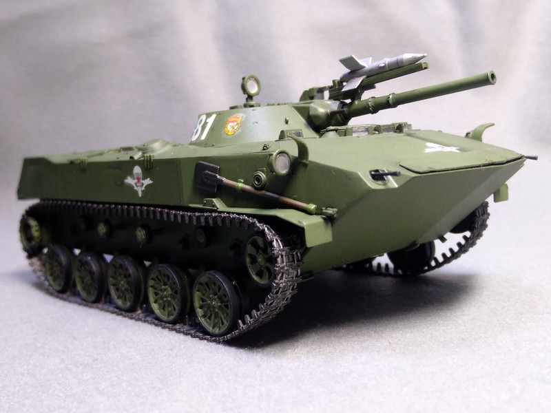 ズベズダ 1/35 BMD-1 式典塗装 完成 - 日々常々悪戦苦闘 本に模型に