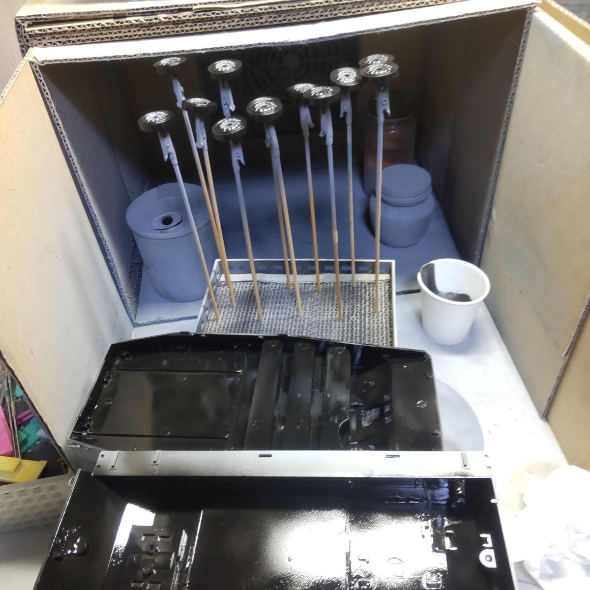 黒部分の塗装。