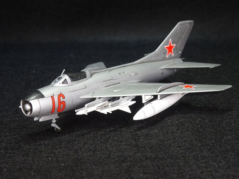 タミヤ 1/100 MIG-19 ソビエト空軍 完成 - 日々常々悪戦苦闘 本に模型