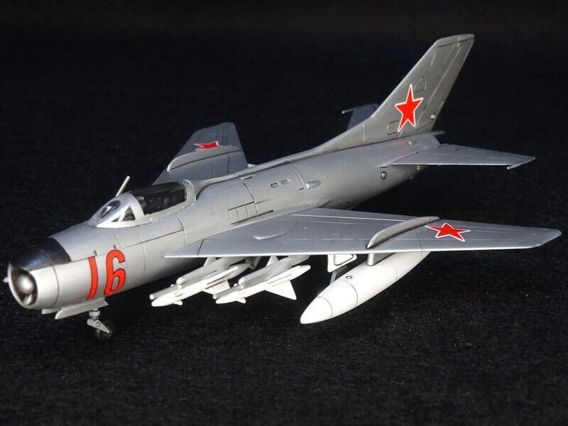 トランぺッター1/48「MiG-27」完成品
