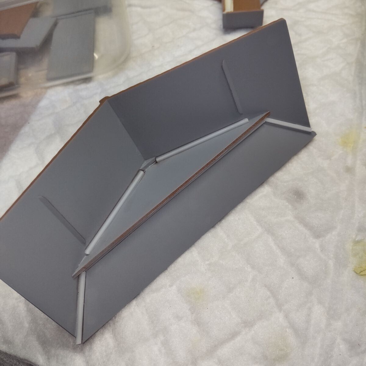 屋根の裏側の補強。