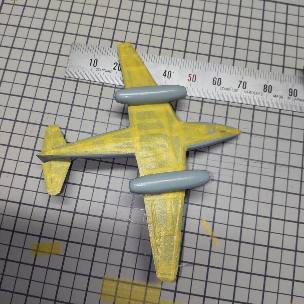 機体下面のマスキング。