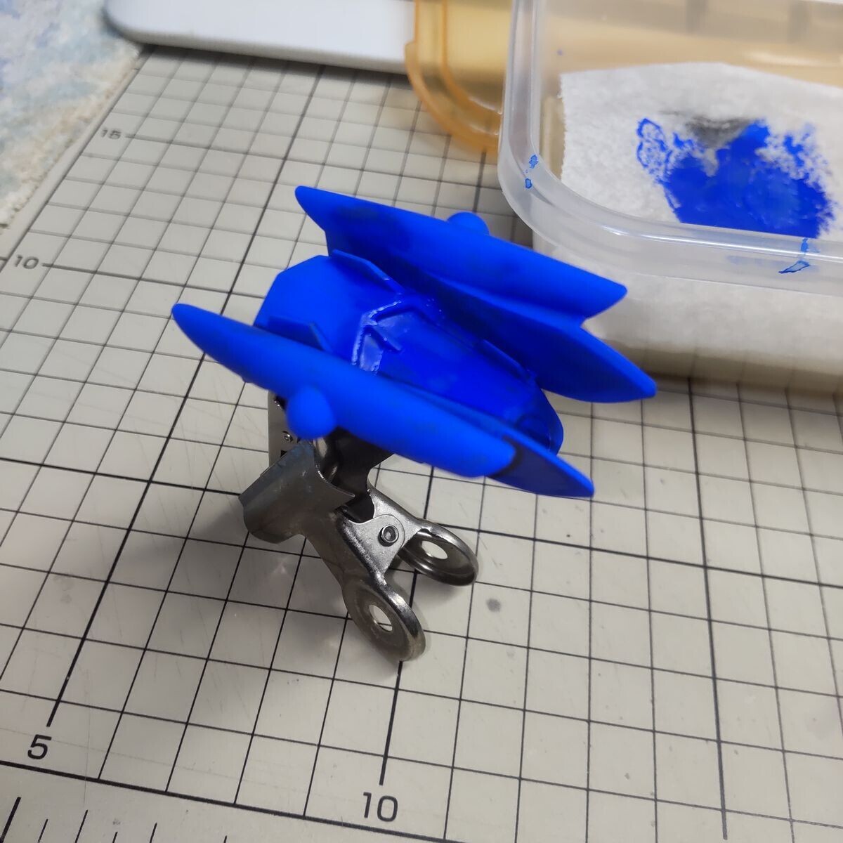 バックパックの塗装1回目