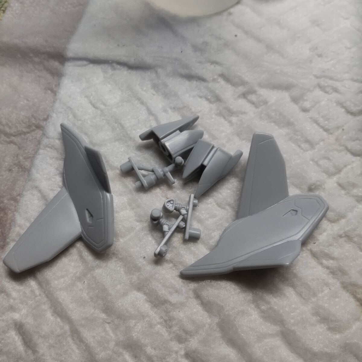 他の細かいパーツのヤスリがけ