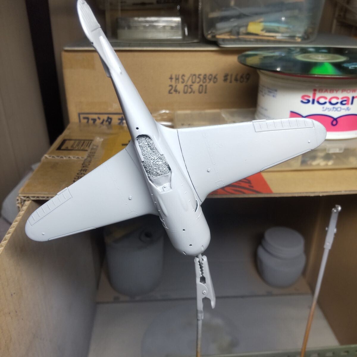 本体へのサフ。