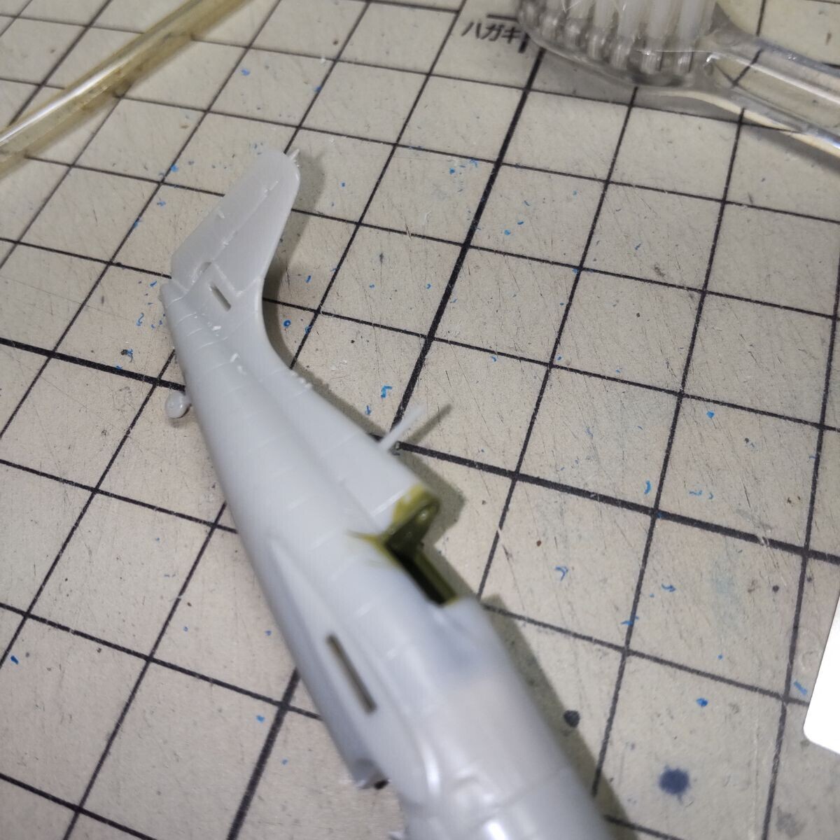 白い方にアンテナ取り付け。