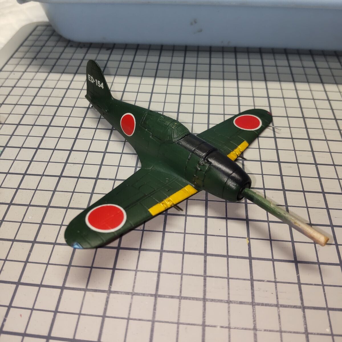 デカール貼り。