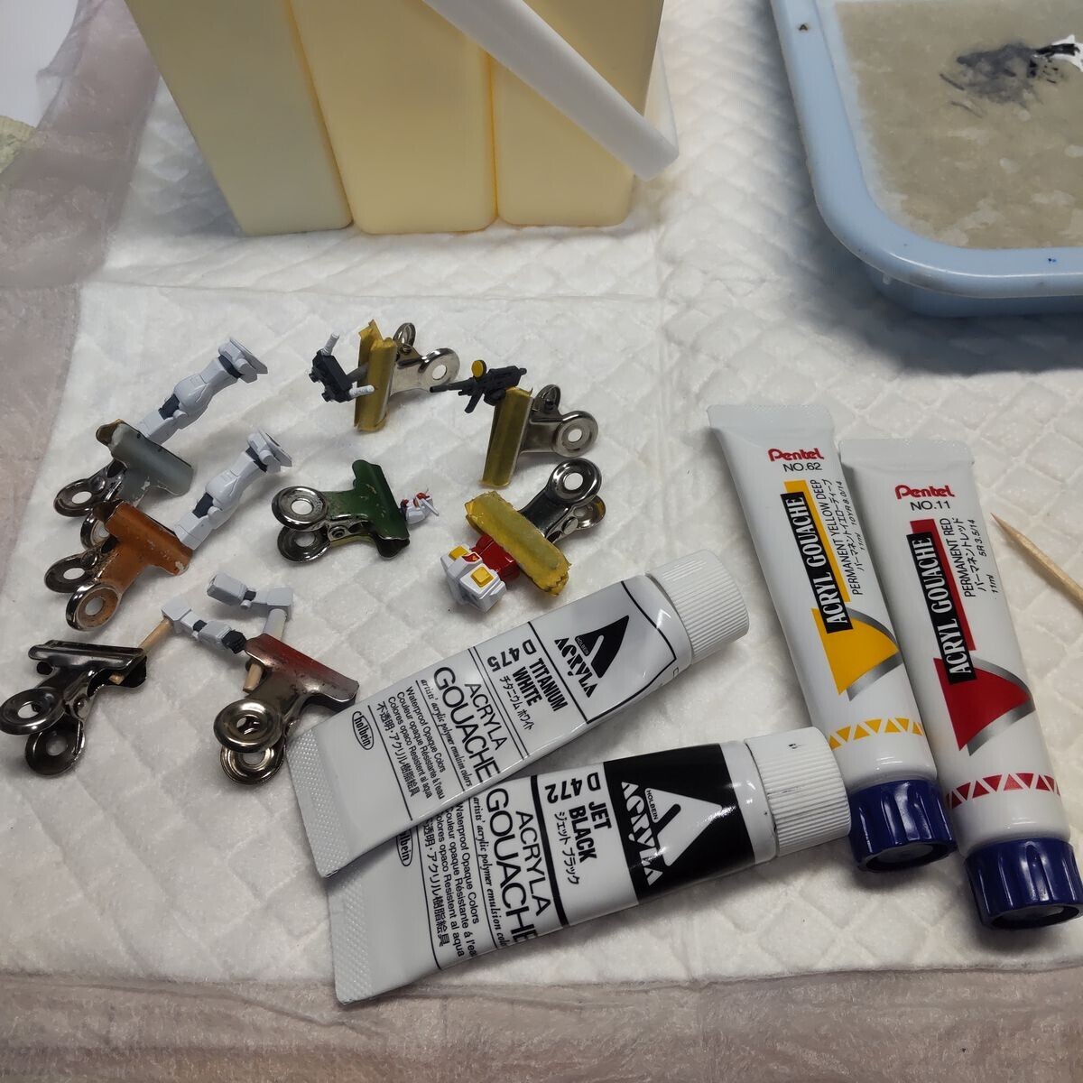 細かい塗り分け作業。