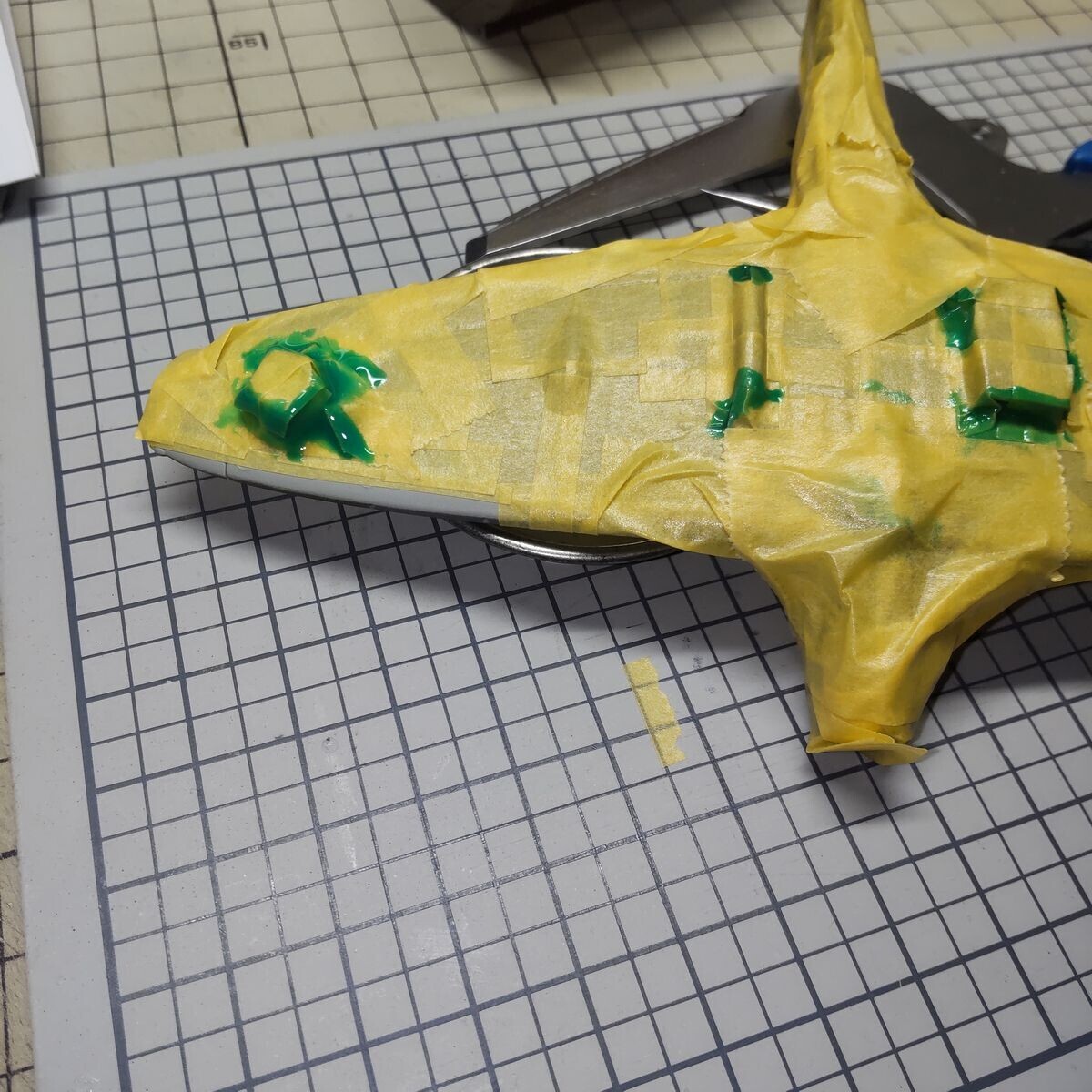 翼端の塗り分けのためのマスキング