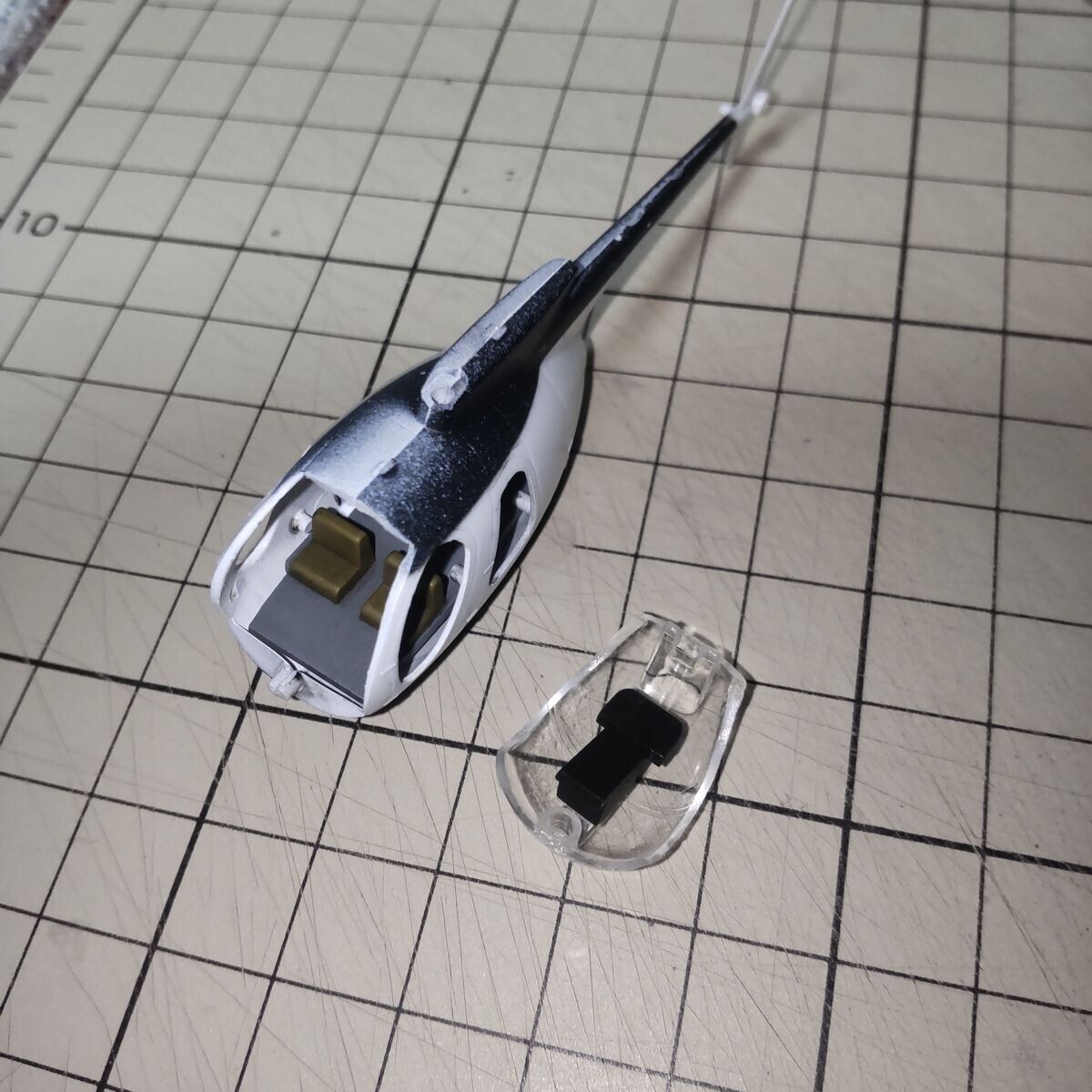 コクピットの組み立て