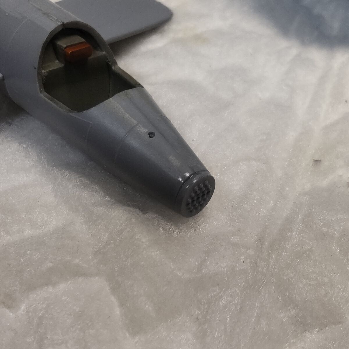 機首のロケット砲接着