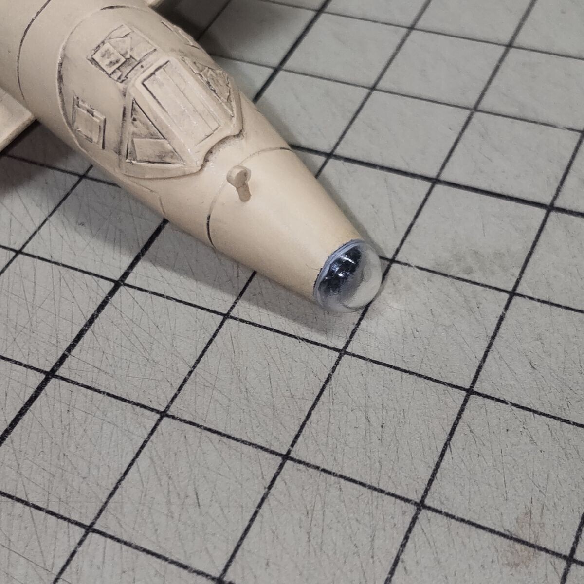 機首カバー取り付け