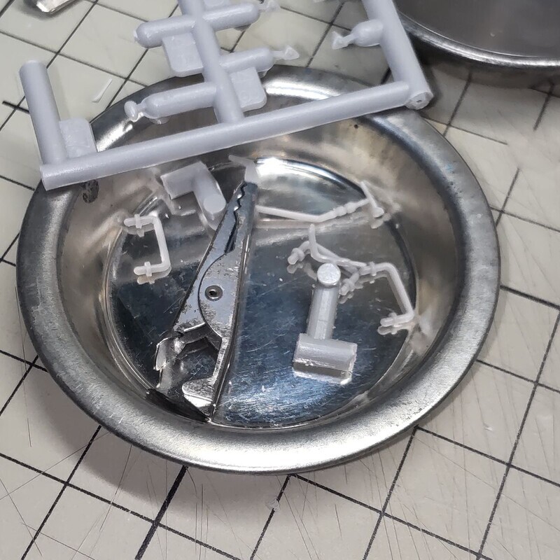 小物のヤスリがけ