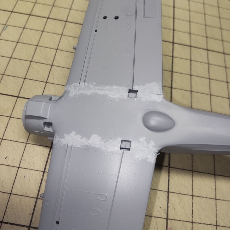 翼の付け根の修正。