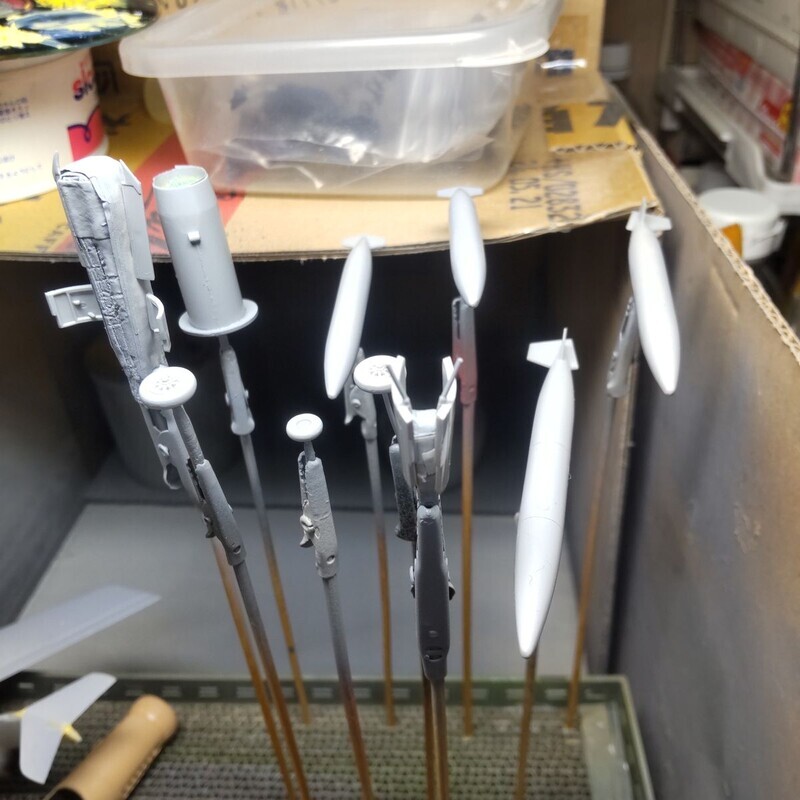 整形が終わったパーツにサフ吹き