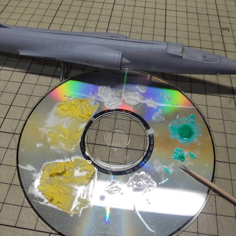 瞬着パテ修正
