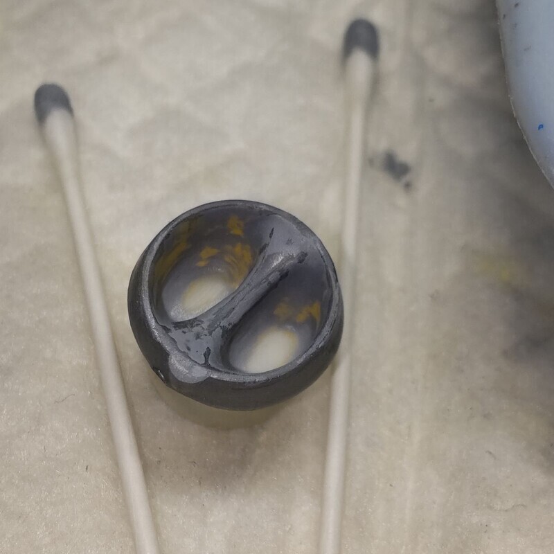 インテークのヤスリがけ