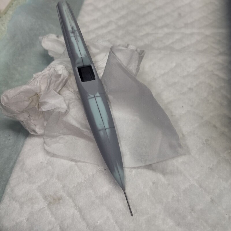 機首のヤスリがけやり直し