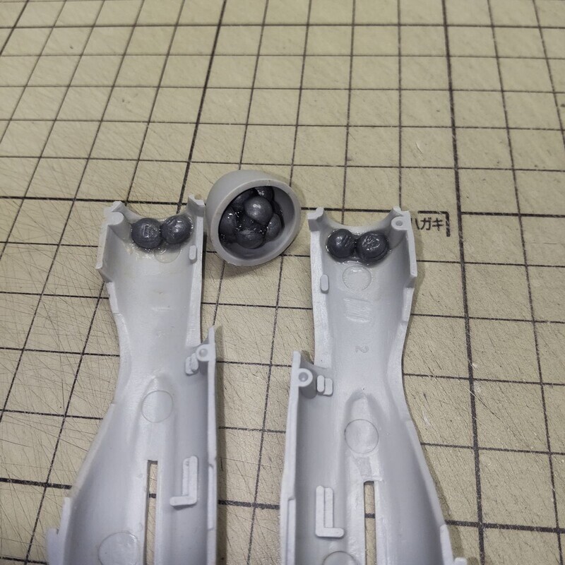 オモリの接着。