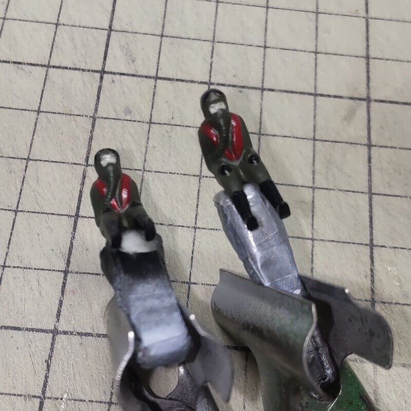 パイロットの塗装。