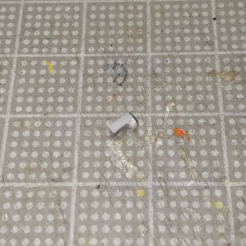 前脚の脚庫蓋前側の制作