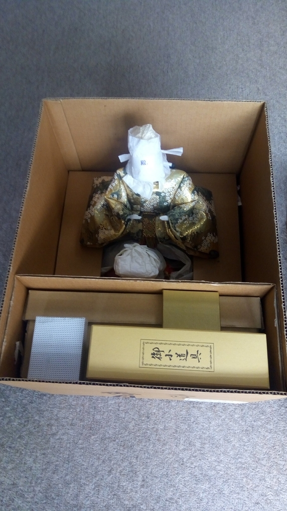 収納された雛人形