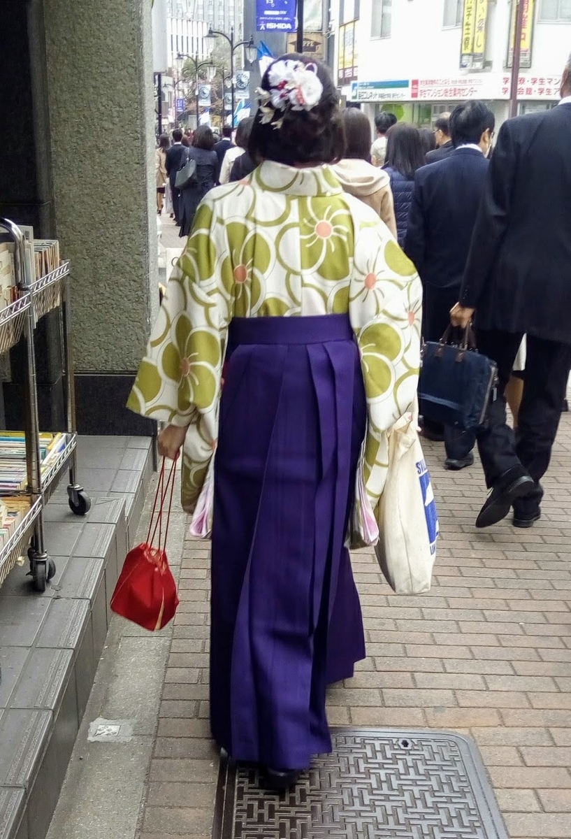 袴姿の女子学生