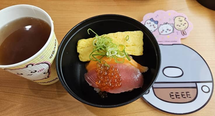 ちいかわ くら寿司 2枚 ビッくらポン お皿 ちいかわのくら寿司のお皿を2枚ゲット！5000円分を一人で食べて