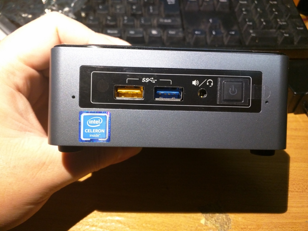 手のひらにお弁当箱つめて。（Intel NUC NUC6CAYH買ってみた