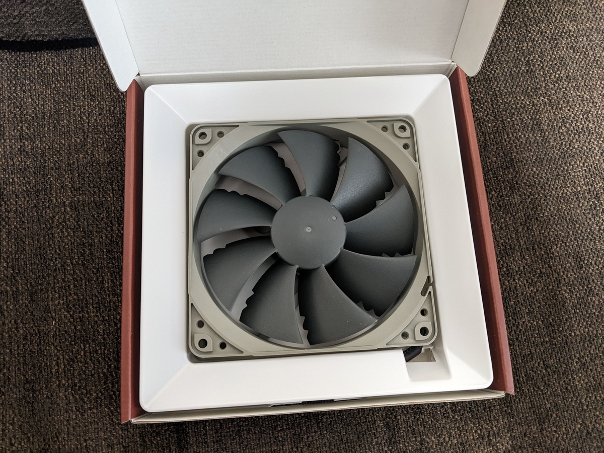 初Noctua。お安いモデルだけど意外と悪くないじゃない？(Noctua NF-P12