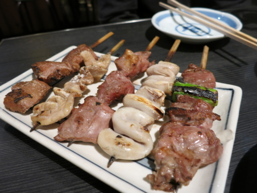 もつ焼き盛合せ[五串]（450円）