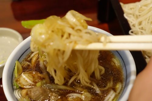 蕎麦を手繰る