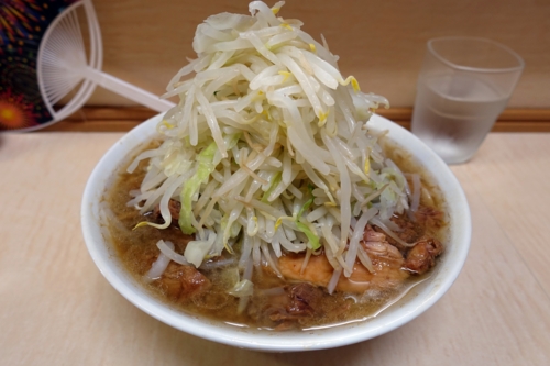 小ラーメン(800円)自動ヤサイ