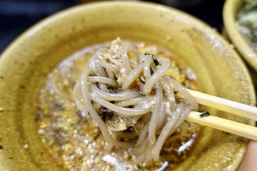 蕎麦を手繰る